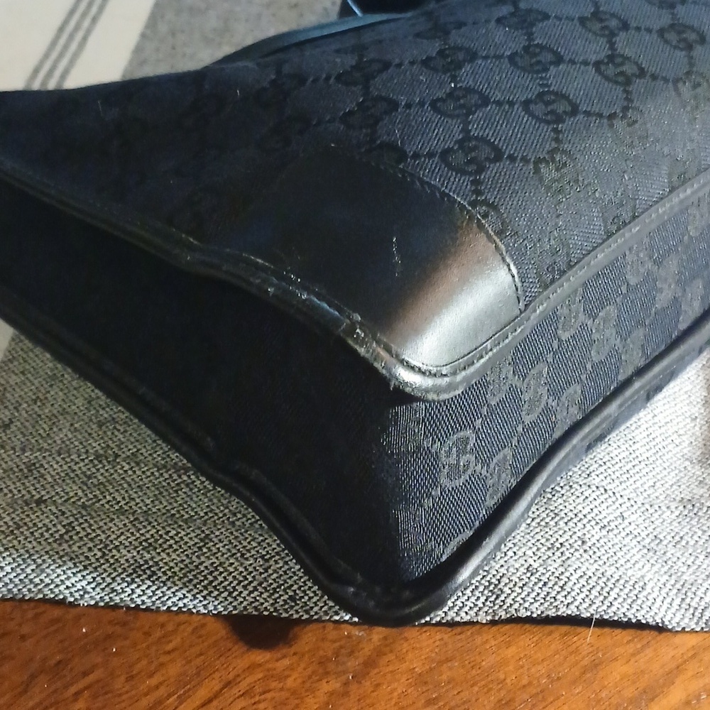 Authentic Gucci Black Hand Bag - Picture 6 of 16